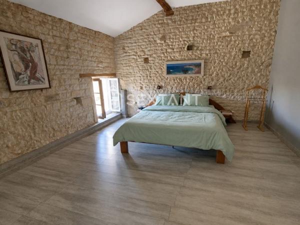 CHARENTAISE DE CARACTÈRE – 276 M² HABITABLES – 4 CHAMBRES – DÉPENDANCES