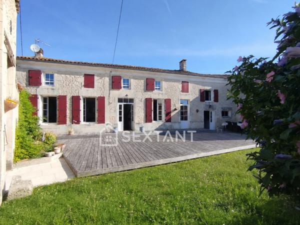 CHARENTAISE DE CARACTÈRE – 276 M² HABITABLES – 4 CHAMBRES – DÉPENDANCES