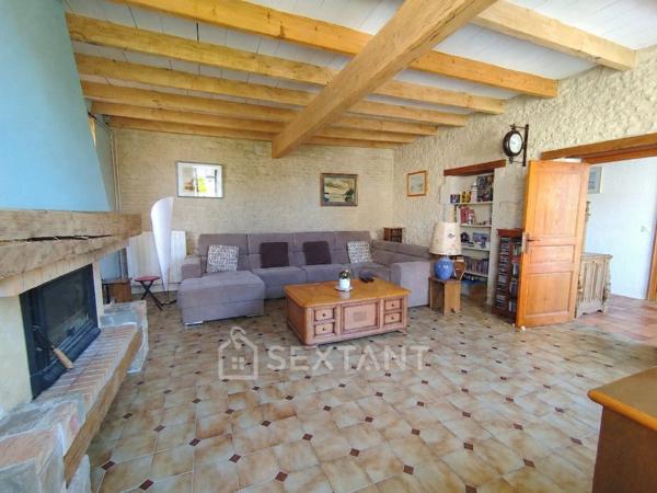 CHARENTAISE DE CARACTÈRE – 276 M² HABITABLES – 4 CHAMBRES – DÉPENDANCES