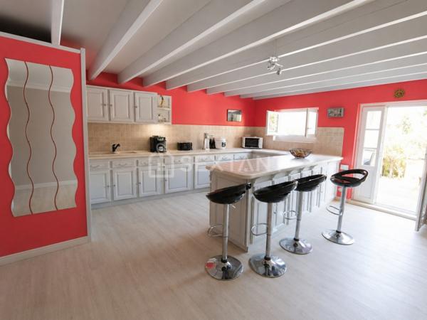 CHARENTAISE DE CARACTÈRE – 276 M² HABITABLES – 4 CHAMBRES – DÉPENDANCES