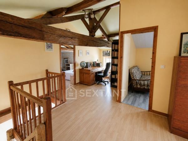 CHARENTAISE DE CARACTÈRE – 276 M² HABITABLES – 4 CHAMBRES – DÉPENDANCES
