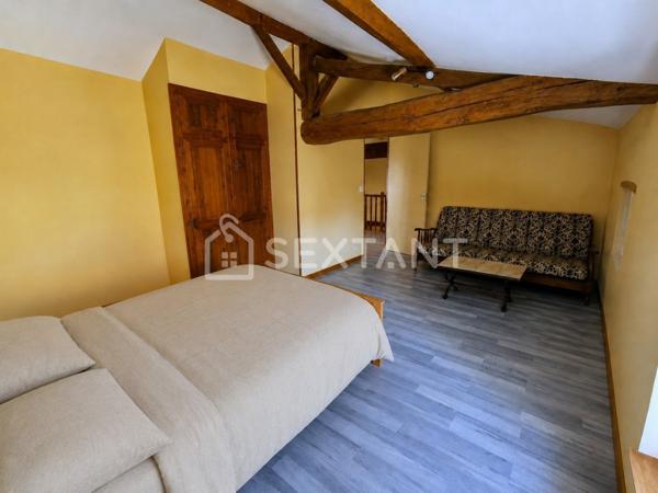 CHARENTAISE DE CARACTÈRE – 276 M² HABITABLES – 4 CHAMBRES – DÉPENDANCES