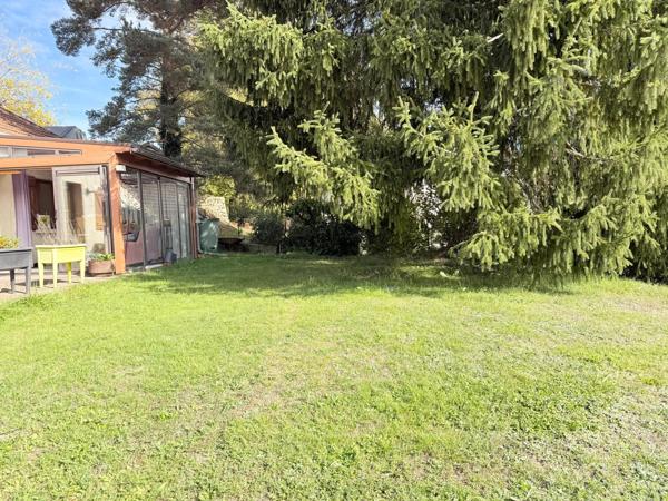Maison de 1980, 70 m2, 2 ch garage et terrain