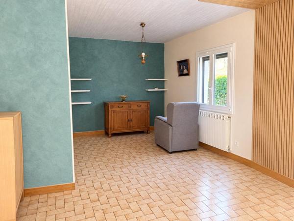 Maison de 1980, 70 m2, 2 ch garage et terrain