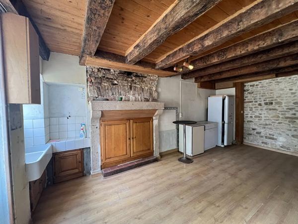 AU COEUR DU BOURG DE SAINT SAUVANT  83m² 3 chambres