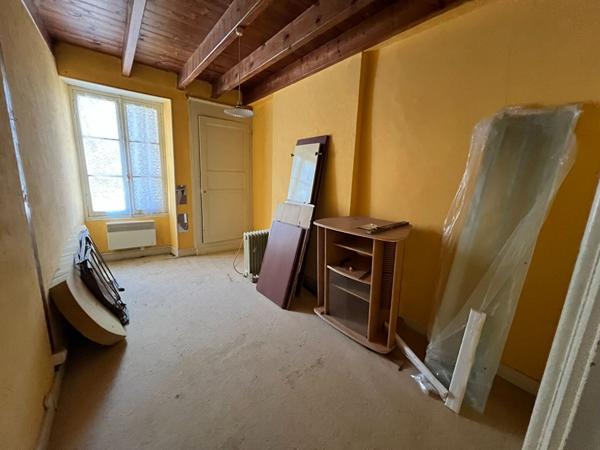 AU COEUR DU BOURG DE SAINT SAUVANT  83m² 3 chambres