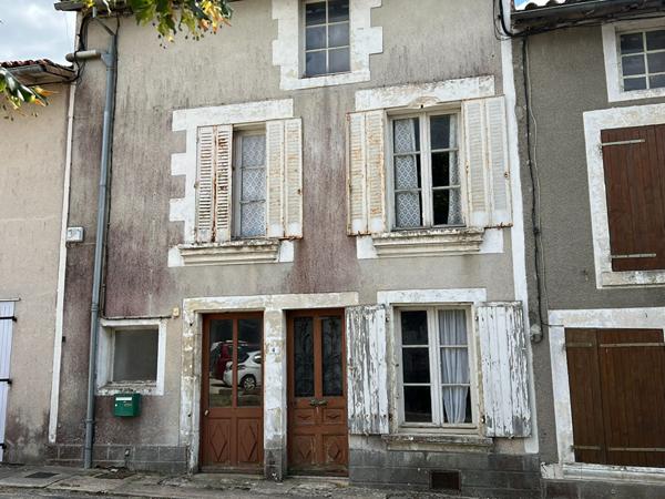 AU COEUR DU BOURG DE SAINT SAUVANT  83m² 3 chambres