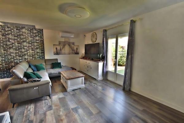 Maison à vendre 6 pièces  (16) ST YRIEIX, 5 chambres, garage, véranda, piscine.