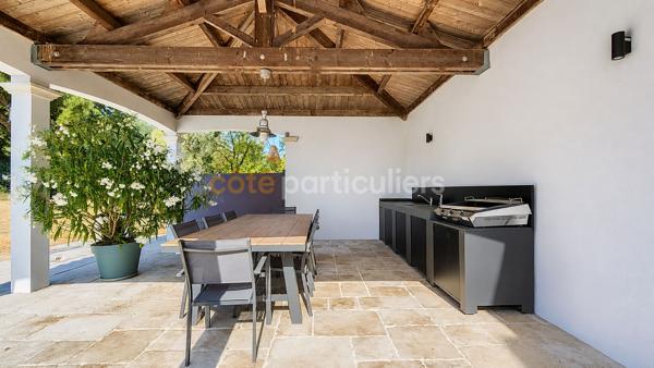 Vente
                Maison245 m² - 9 Pièces -
                    LA ROCHE SUR YON (85000)