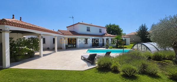 Vente
                Maison245 m² - 9 Pièces -
                    LA ROCHE SUR YON (85000)