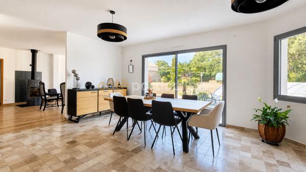 Vente
                Maison245 m² - 9 Pièces -
                    LA ROCHE SUR YON (85000)