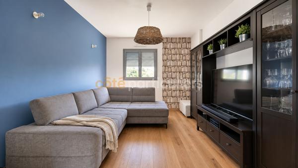 Vente
                Maison245 m² - 9 Pièces -
                    LA ROCHE SUR YON (85000)