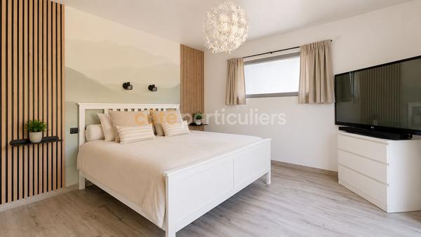 Vente
                Maison245 m² - 9 Pièces -
                    LA ROCHE SUR YON (85000)