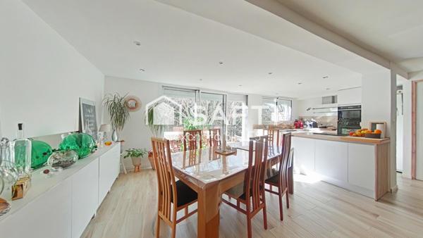 Maison de ville avec garage et exterieur