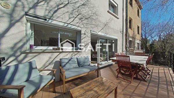 Maison de ville avec garage et exterieur