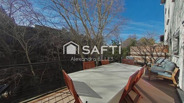 Maison de ville avec garage et exterieur