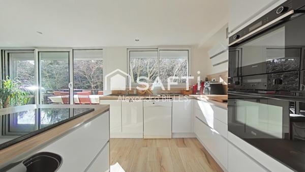 Maison de ville avec garage et exterieur