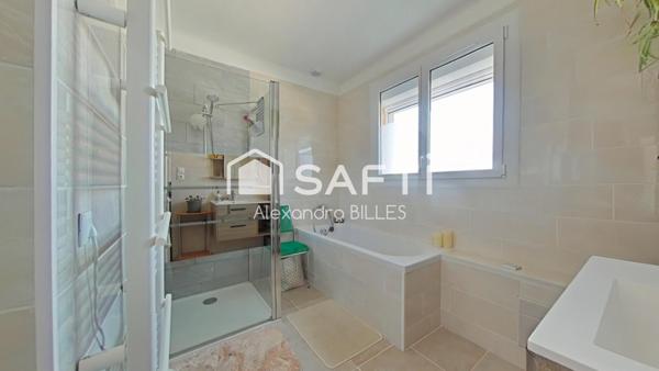 Maison de ville avec garage et exterieur