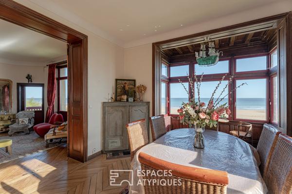 Magnifique appartement avec balcon dans villa balnéaire