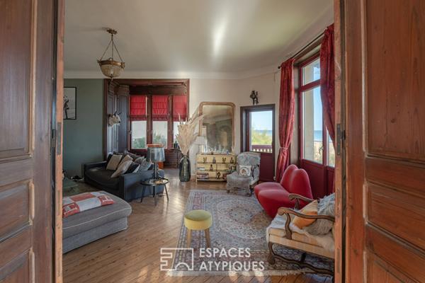 Magnifique appartement avec balcon dans villa balnéaire