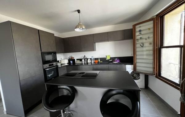 Vente Maison de village avec cour et garage rénové(e) Saint-gilles   