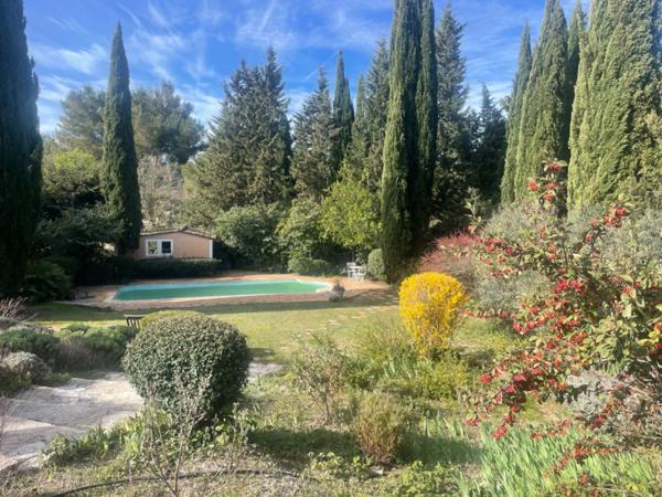 Maison Aix puyricard maison de charme de plain pied avec 4 chambres sur un terrain arboré et clos de près de 2000m2