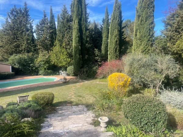 Maison Aix puyricard maison de charme de plain pied avec 4 chambres sur un terrain arboré et clos de près de 2000m2