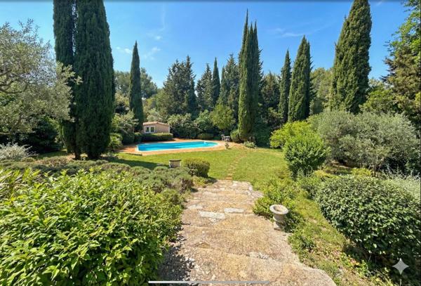 Maison Aix puyricard maison de charme de plain pied avec 4 chambres sur un terrain arboré et clos de près de 2000m2