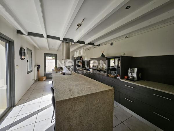 Fontenay-le-Comte, Longère, 4 chambres, 1 salle de bains, 2 salles d'eau, garage, jardin