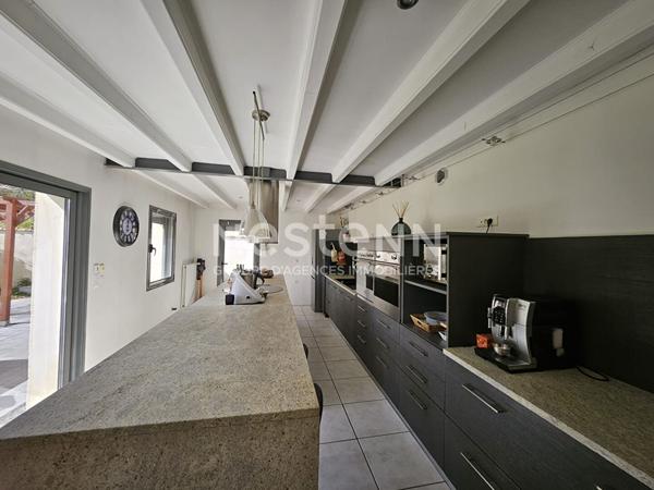 Fontenay-le-Comte, Longère, 4 chambres, 1 salle de bains, 2 salles d'eau, garage, jardin