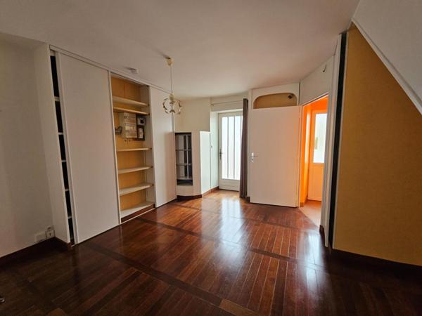 Quartier de la Mairie. Maison 97m² sur une parcelle de 333m²