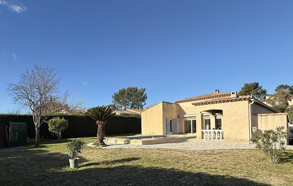 Villa de plain-pied 4 chambres avec piscine sur 1200 m²