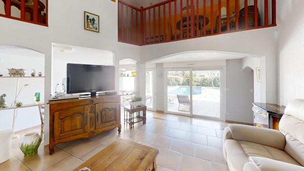 Villa de plain-pied 4 chambres avec piscine sur 1200 m²