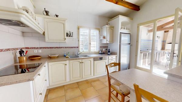 Villa de plain-pied 4 chambres avec piscine sur 1200 m²