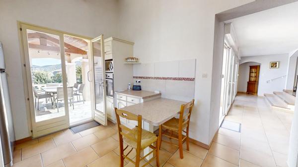 Villa de plain-pied 4 chambres avec piscine sur 1200 m²