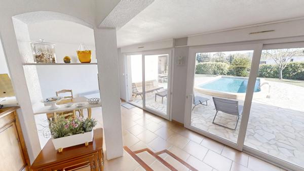 Villa de plain-pied 4 chambres avec piscine sur 1200 m²