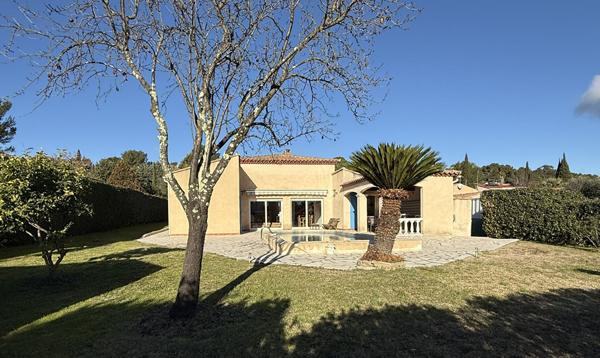 Villa de plain-pied 4 chambres avec piscine sur 1200 m²