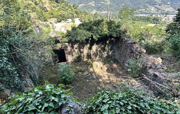 Maison en pierres à restaurer entièrement