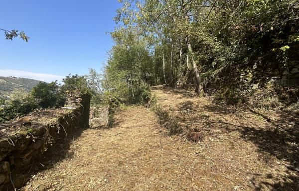 Maison en pierres à restaurer entièrement