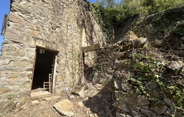 Maison en pierres à restaurer entièrement