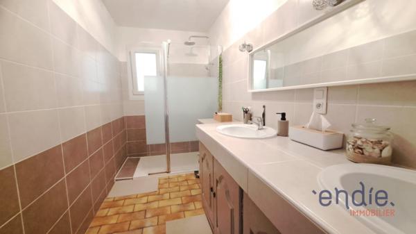 LORGUES VILLA T5 STUDIO GARAGE PISCINE