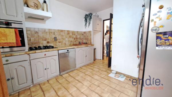 LORGUES VILLA T5 STUDIO GARAGE PISCINE
