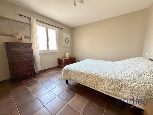 LORGUES VILLA T5 STUDIO GARAGE PISCINE