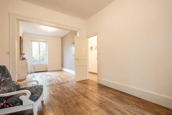 LIEUX UNIQUES ® x PROPRIÉTÉS PRIVÉES PROPOSE MAISON DE 1930  DE 134 M² HYPER-CENTRE DE VENDÔME