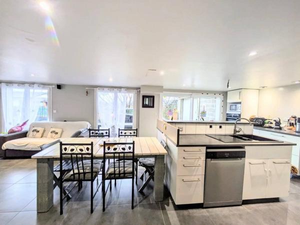 Maison individuelle avec deux logements – Terrain de 1000 m² – Garage – Voglans