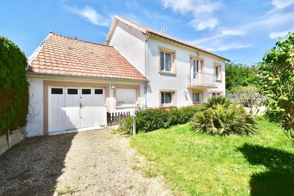Maison 4 chambres avec garage proche Bueil