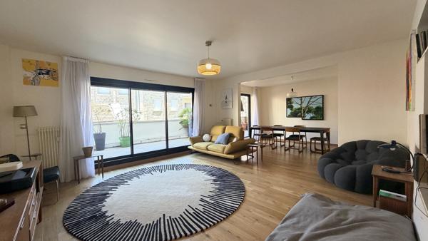 Appartement de 147m2 avec belle terrasse et garage secteur Hotel de ville