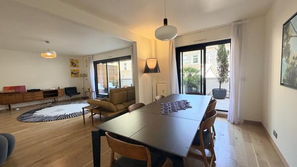Appartement de 147m2 avec belle terrasse et garage secteur Hotel de ville