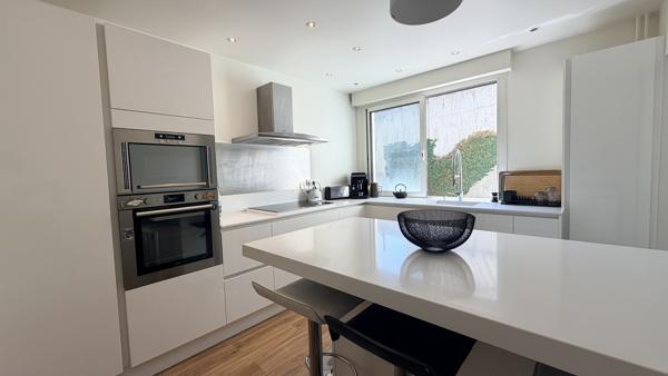 Appartement de 147m2 avec belle terrasse et garage secteur Hotel de ville