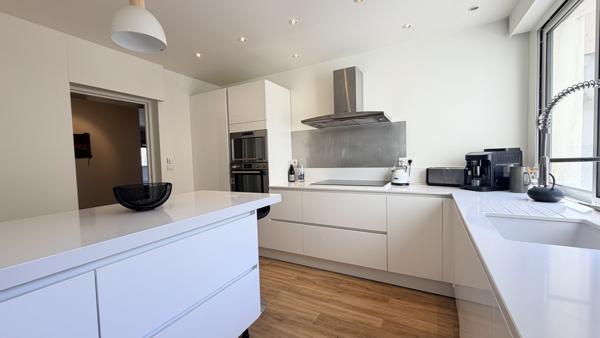 Appartement de 147m2 avec belle terrasse et garage secteur Hotel de ville